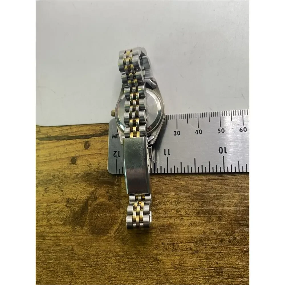 Womens Vintage Silver Tone Watch Works New Battery